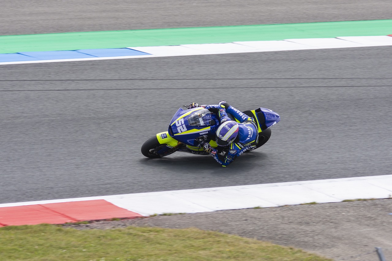 尽管布克与 尽管布克与